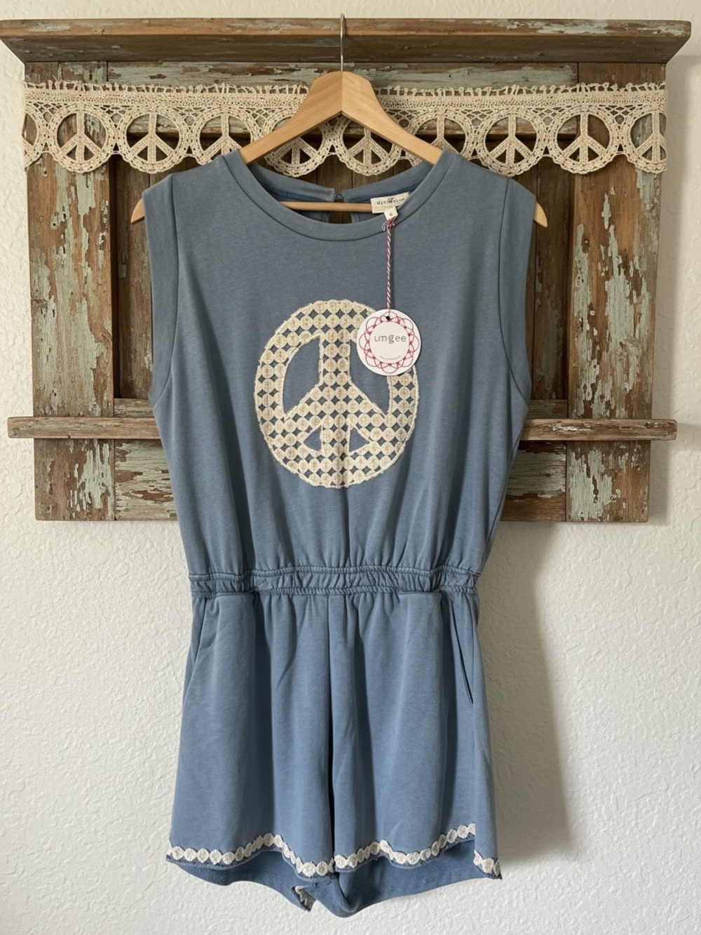 Umgee Light Denim Mineral Washed French Terry Peace Sign Romper.
Size Small
NWT - Picture 1 of 3